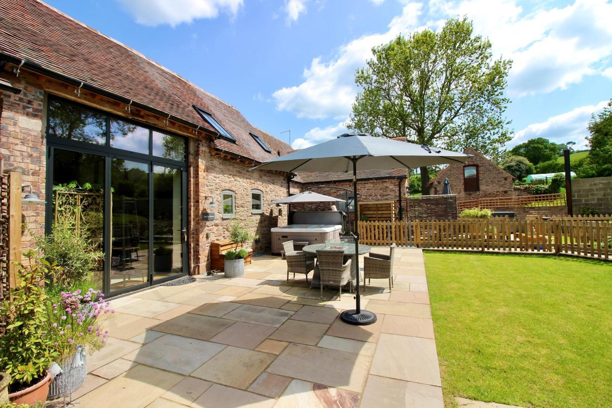 The Cart House - Beautiful Contemporary Barn - Hot Tub Leilighet Bridgnorth Eksteriør bilde