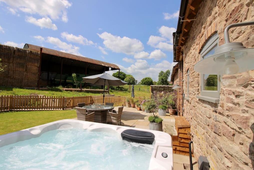 The Cart House - Beautiful Contemporary Barn - Hot Tub Leilighet Bridgnorth Eksteriør bilde