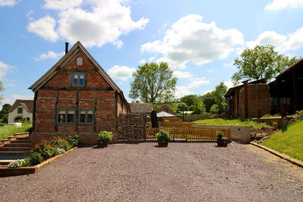 The Cart House - Beautiful Contemporary Barn - Hot Tub Leilighet Bridgnorth Eksteriør bilde