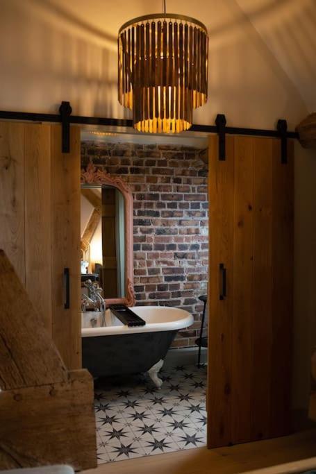 The Cart House - Beautiful Contemporary Barn - Hot Tub Leilighet Bridgnorth Eksteriør bilde