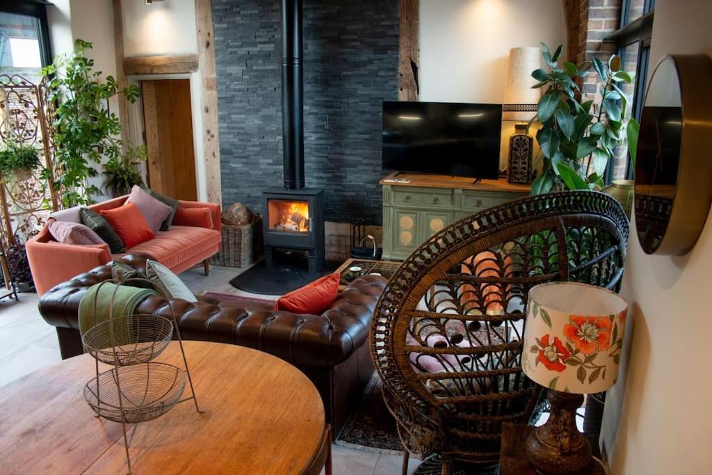 The Cart House - Beautiful Contemporary Barn - Hot Tub Leilighet Bridgnorth Eksteriør bilde